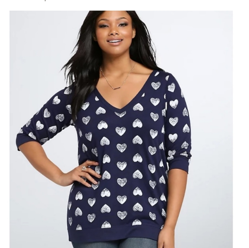 Torrid 3/4 Sleeve White Heart V Neck Shirt Large